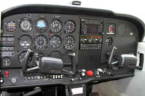 skyhawk_panel_20100925.jpg